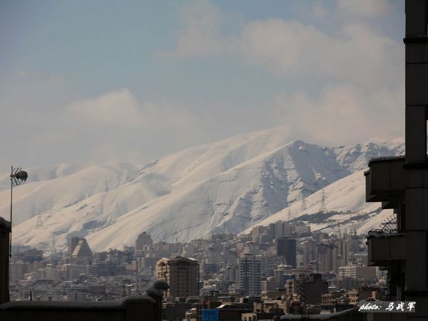 伊朗山脚下的城市