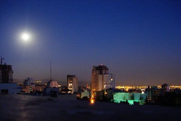 伊朗德黑兰六月的月夜