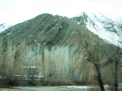 伊朗高耸的雪山