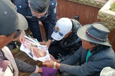 青海省玉树藏族自治州称多县公安局经侦大队开展防范虫草交易诈骗宣传