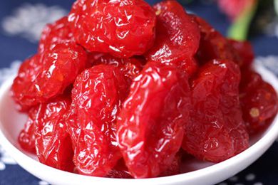 山东东营：骗子卖藏红花果 10块一斤瞬间变100一斤